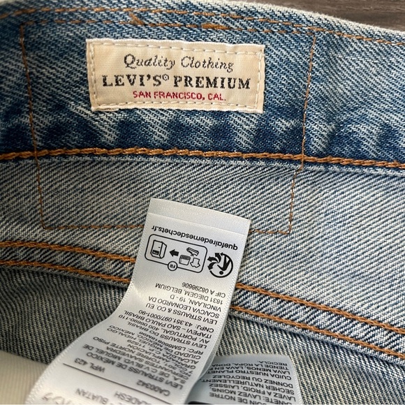 LEVI’s 412 SLIM FIT 9" Men’s Distressed Denim Shorts - Picture 5 of 12